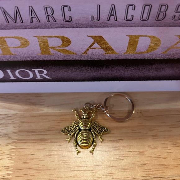 Gold bee bag charm key chain - Picture 1 of 1